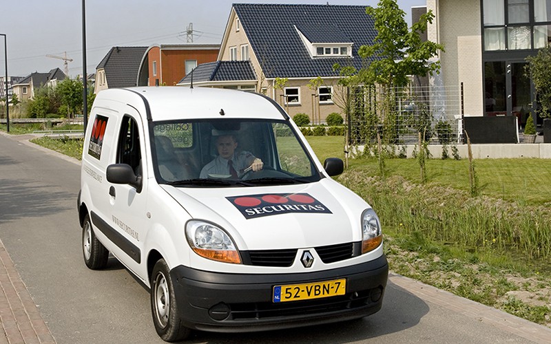 Surveilleren in een woonwijk